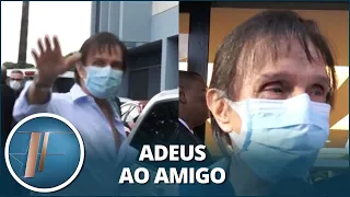 Roberto Carlos vai ao velório de Erasmo dar o último adeus ao amigo: “Tristeza muito grande”