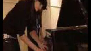 Bill and Tom Kaulitz play piano ...