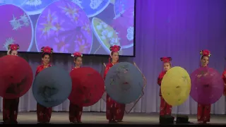 Театр Лила "Китайский танец с зонтиками" / Lila dancing chinese dance with umbrellas.