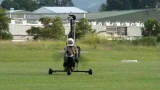 'Blackbird' gyrocopter - Full stop landing and taxiing off runway