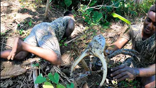 Giant Crab Barehanded | Catch & Cook Curry Crab