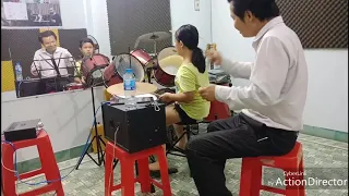 Drum duet 雙鼓合奏 by阿威&曼青Khi con gái đánh trống - Thầy Thánh còn phải chống mắt xem