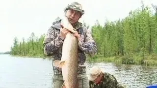 Putin catches huge pike in Siberia