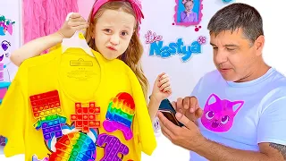 ¡Nastya y su amiga aprenden a compartir entre ellos! Desafío pop it para niños