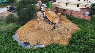 Strong Hydraulic Dumper Unloading Heavy Dirt Old KOMATSU D60P Moving Dirt By Skills Operator