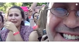 One Direction : Dad Films His Daughter Weeping at GMA Concert | OFF AIR