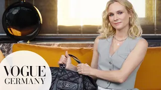 Diane Kruger öffnet ihre Tasche – mit PEZ-Hase & Lieblingsbecher | In the Bag | VOGUE Germany & WMF