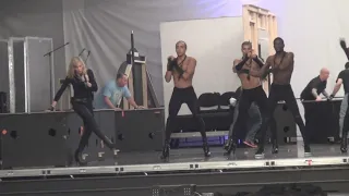 MDNA REHEARSAL 04 28 12 GGW (2)