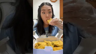 Eating BHC bburinkle fried chicken #shorts #friedchicken #mukbang