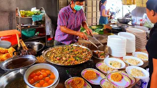 Pack in Banana Leaf ! Non-Stop Flying ! The BEST Mie Kantang in Battambang Since 1984 | Street Food