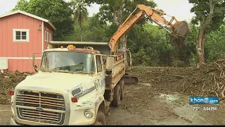 Haleiwa residents businesses picking up pieces  after torrential flooding