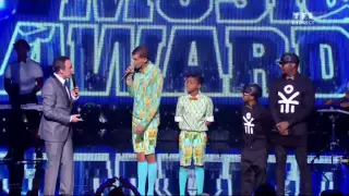 Arrivée Stromae NRJ Music Awards 2013 - Papaoutai