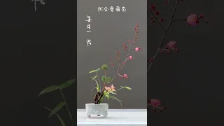 一夜落花雨，滿溪流水香。