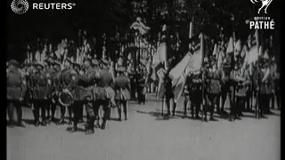 Soldiers march in Berlin (1927)