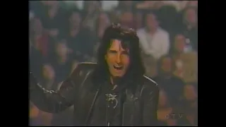 Alice Cooper inducts Bob Ezrin into the Canadian Music Hall of Fame during the 2004 JUNO Awards