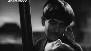 Песня "Dham Bher jo Udher Mun Phere" из фильмa «Бродяга / Awara» 1951