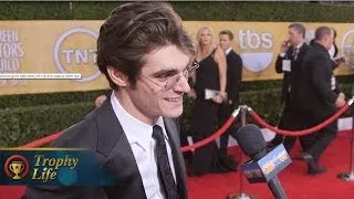 RJ Mitte Stole Walt Jr.'s Crutches Off Breaking Bad Set! 2014 SAG Awards Interview