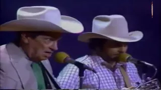 Merle Haggard And Ernest Tubb - Walking the Floor Over You(LIVE)