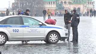 ЖЕСТОКИЙ ПРАНК НАД ПОЛИЦИЕЙ !   Реакция на молодых беспредельщиков !