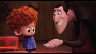 HOTEL TRANSYLVANIA 2    Denis aprende a ser murciélago