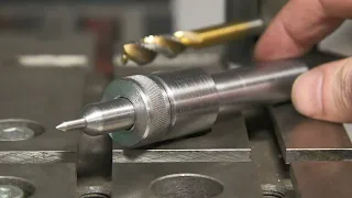 Homemade clamping device for manual threading on a lathe or milling machine