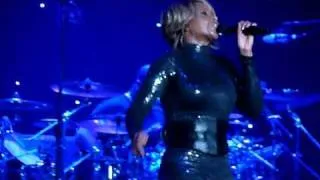 Love Is All We Need (Live) Mary J. Blige Music Saved My Life Tour LG Arena 3rd November 2010