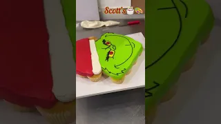 Grinch cupcake cake