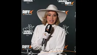 RIFFX présente : les coulisses des NRJ Music Awards 2021 avec La Zarra