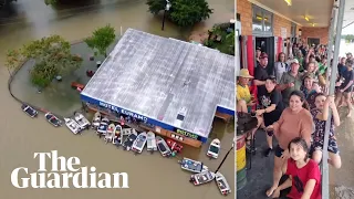 Locals arrive at pub in dinghies as rain, flooding continues across far north Queensland