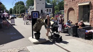 Bushman/Little bushgirl prank in Vadstena sweden