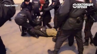 Активистов в Москве задержали за "Елку для мэрии"