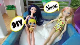 Miraculous LOL Family Dreamhouse Slime Pool Party, Marinette Chloé poupée LOL à la piscine