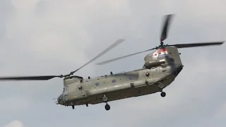 Boeing Chinook CH-47 HC2 Royal Air Force RAF flying Display RIAT 2012 AirShow