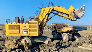 KOMATSU PC3000 LOADING 30 TON BUCKETS 4K