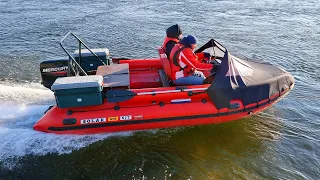 ДИВАН. ВСТРОЕННЫЕ КРЕСЛА В КОРМОВУЮ ПЛОЩАДКУ. ПВХ водометная лодка СОЛАР 470 СуперДжет, МЕРКУРИ 50