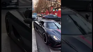 In this situation, the cars on both sides dare not move #bugatti #koenigsegg #shorts