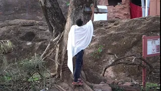 衣索比亞地陪示範教堂外的石頭如何敲擊