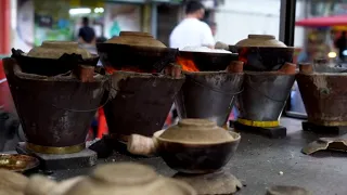 PHENOMENAL Claypot Rice in KUALA LUMPUR | Street Food in MALAYSIA