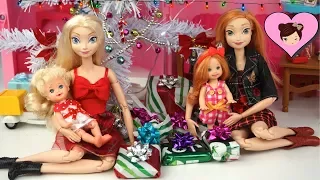 Frozen Toddler Elsa & Anna Christmas Morning Opening Gifts in Barbie Dollhouse
