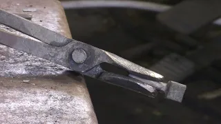 Blacksmithing - Getting Started: Light Duty V-Bit Tongs from 3/4" by 1/4" flat stock. Part 1