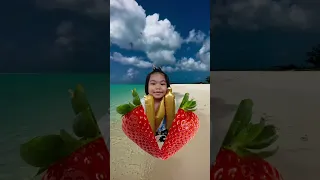 STRAWBERRY #strawberry #fruit #splitfruit #shortsvideo #shorts #fyp #viral #youtubeshorts #yummy