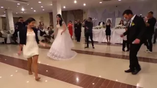 Вот как надо танцевать лезгинку!!! Смотреть всем! Танец на свадьбе!