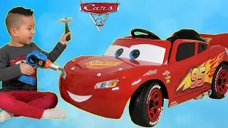 Mechanic Calvin Fixing Lightning McQueen Car CKN