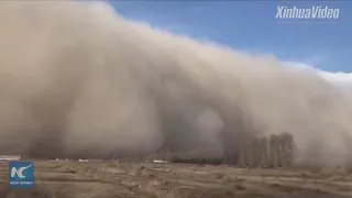 Huge sandstorm engulfs parts of Gansu, China