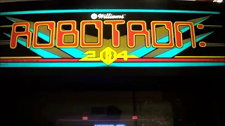 ROBOTRON ARCADE VIDEO GAME - BY WILLIAMS 1982