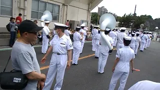 海上自衛隊音楽隊の行進（行進曲軍艦とともに）