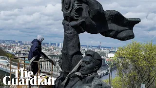 Kyiv dismantles Ukraine-Russia friendship statue