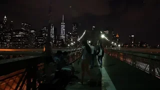 ⁴ᴷ Walking the Brooklyn Bridge to Manhattan in New York City at Night