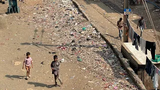 Walking India - Mumbai - Bandra Station