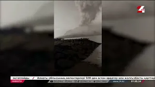 Эвакуация населения в Индонезии из-за извержения вулкана. No comment
